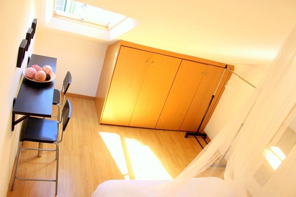 Bica Mini Hostel Лиссабон Экстерьер фото